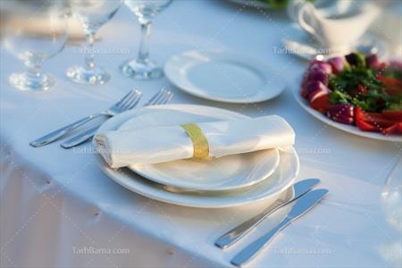 تصویر با کیفیت میز چیده شده رستوران